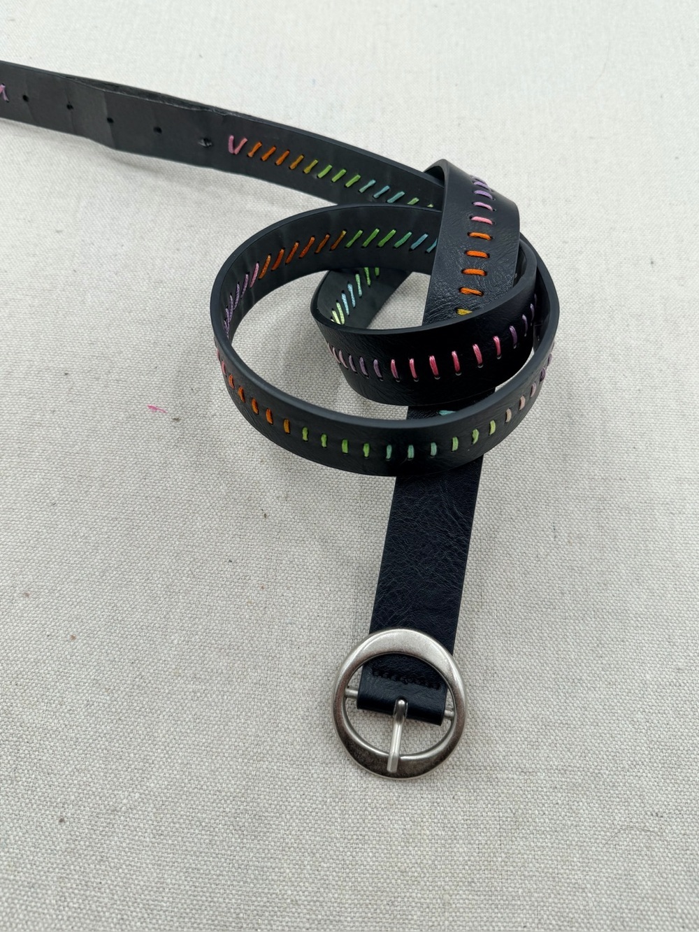 Black Round-Buckle Belt with Textured Ribbon Strap